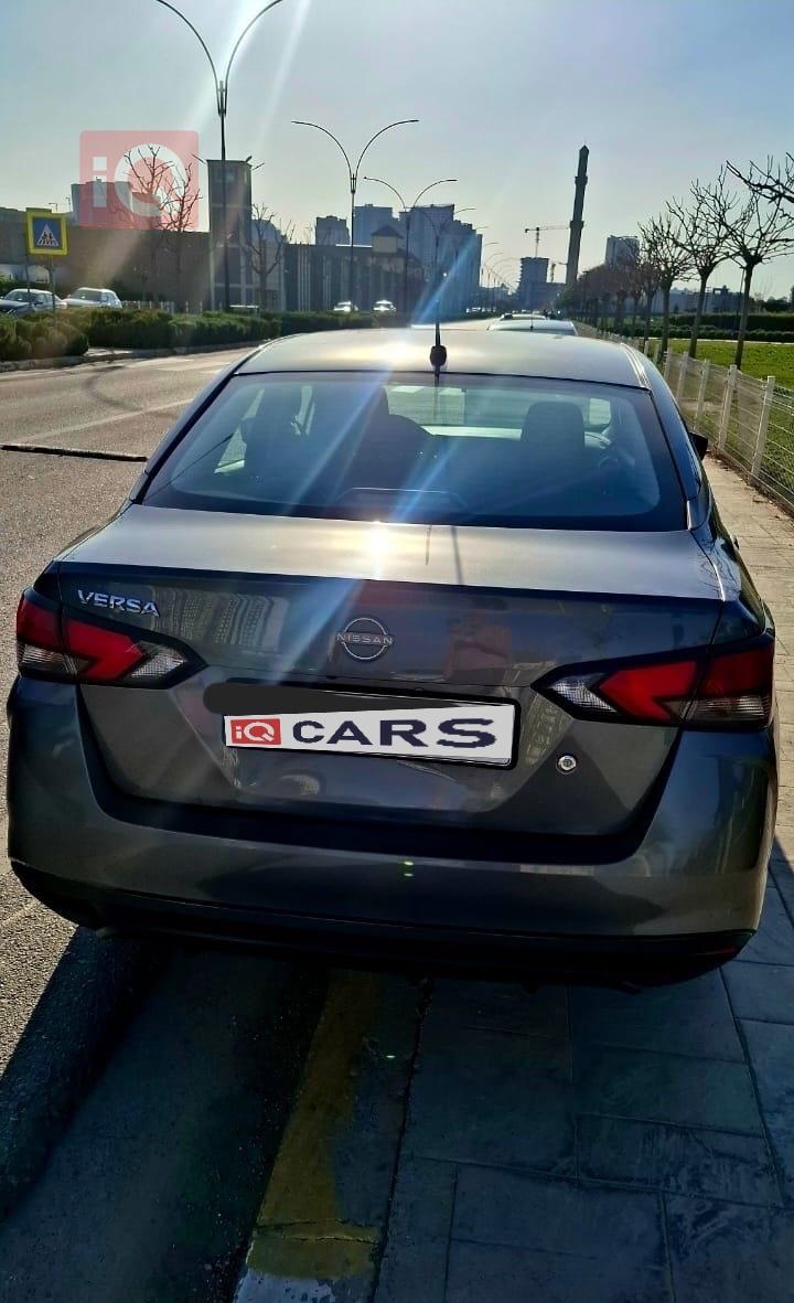 نيسان فيرسا